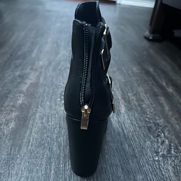 Nasty Gal 🖤 Heeled Cleated Cut-Out Faux Leather Buckle Biker Boots 👢🏍️ - Picture 7 of 9